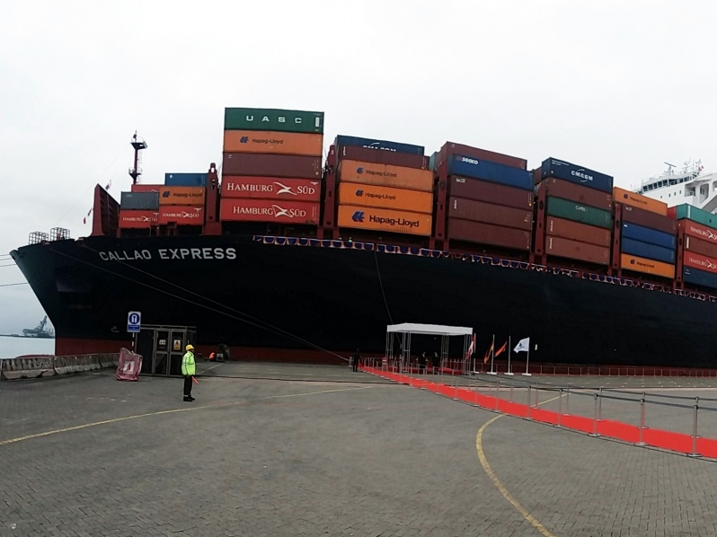 REALIZAN CEREMONIA DE BAUTIZO DEL BUQUE «CALLAO EXPRESS» DE HAPAG LLOYD EN PERÚ   